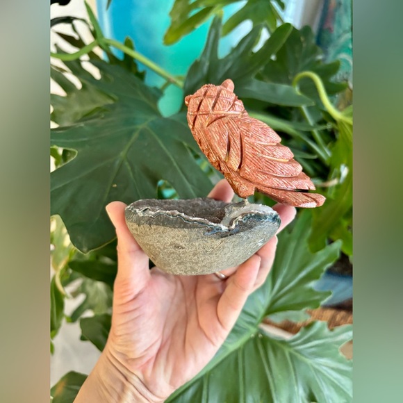 Owl Carving On Amethyst - Picture 3 of 4